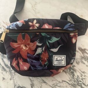 Herschel fanny pack floral
